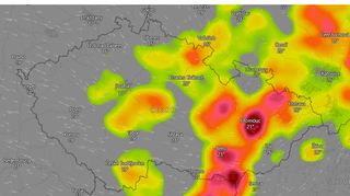 Udeří velmi silné bouřky, meteorologové zpřísnili výstrahu